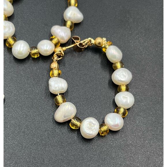 Amber Sceats White
Freshwater Baroque Pearl Dangle Hoop Earrings Front Back New - Picture 9 of 9